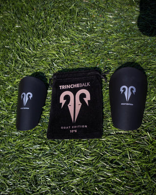 Mini Espinillera Goat Black